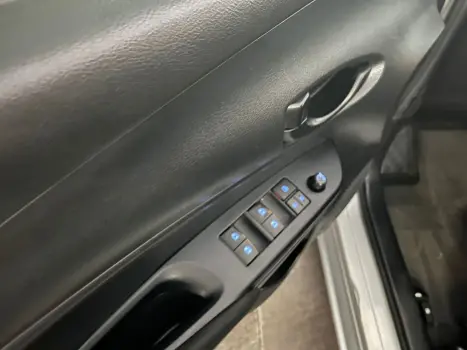 TOYOTA Yaris Hatch 1.5 16V 4P FLEX S MULTDRIVE AUTOM�TICO, Foto 11