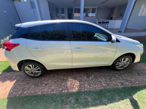 TOYOTA Yaris Hatch 1.3 16V 4P FLEX XL PLUS TECH MULTIDRIVE AUTOM�TICO CVT, Foto 3