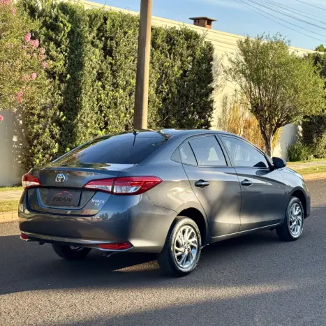 TOYOTA Yaris Sedan 1.5 16V 4P FLEX XS MULTIDRIVE AUTOMTICO CVT, Foto 2