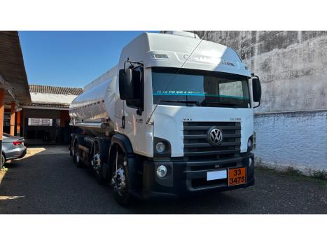 VOLKSWAGEN 24-280 CONSTELLATION 6x2, Foto 2