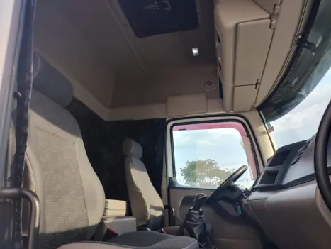 VOLKSWAGEN 24-280 CONSTELLATION 6x2, Foto 6