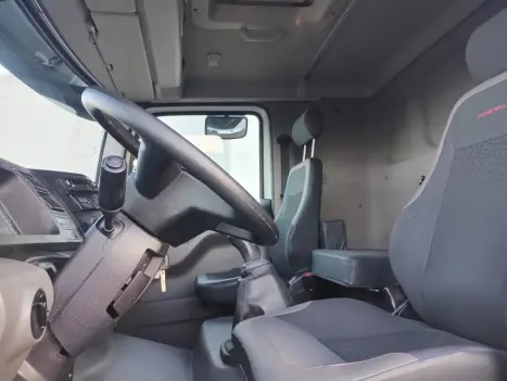 VOLKSWAGEN 24-280 CONSTELLATION 6x2, Foto 5