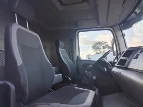 VOLKSWAGEN 24-280 CONSTELLATION 6x2, Foto 6