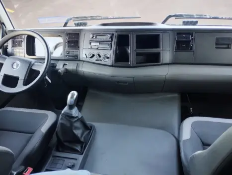 VOLKSWAGEN 24-280 CONSTELLATION 6x2, Foto 7