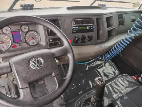 VOLKSWAGEN 24-280 CONSTELLATION 6x2, Foto 5