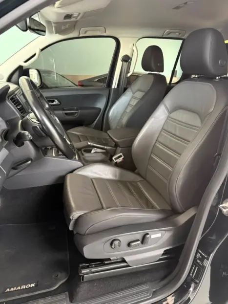 VOLKSWAGEN Amarok 3.0 V6 CABINE DUPLA HIGHLINE 4X4 TURBO INTERCOOLER AUTOMÁTICO, Foto 17