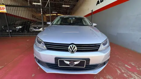 VOLKSWAGEN Jetta 2.0 4P COMFORTLINE TIPTRONIC AUTOM�TICO, Foto 3