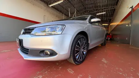 VOLKSWAGEN Jetta 2.0 4P COMFORTLINE TIPTRONIC AUTOM�TICO, Foto 4