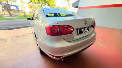 VOLKSWAGEN Jetta 2.0 4P COMFORTLINE TIPTRONIC AUTOM�TICO, Foto 8