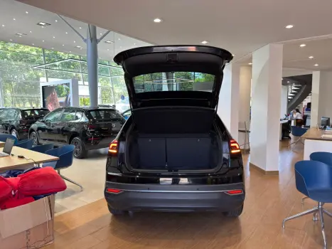 VOLKSWAGEN Nivus 1.0 4P FLEX 200 TSI COMFORTLINE TURBO AUTOMTICO, Foto 12