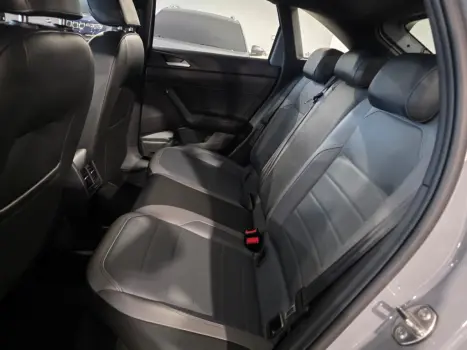VOLKSWAGEN Nivus 1.0 4P FLEX 200 TSI HIGHLINE TURBO AUTOM�TICO, Foto 13