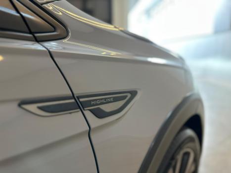 VOLKSWAGEN Nivus 1.0 4P FLEX 200 TSI HIGHLINE TURBO AUTOMÁTICO, Foto 4