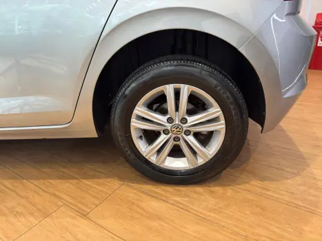 VOLKSWAGEN Polo Hatch 1.0 12V 4P 200 TSI  COMFORTLINE AUTOM�TICO, Foto 8