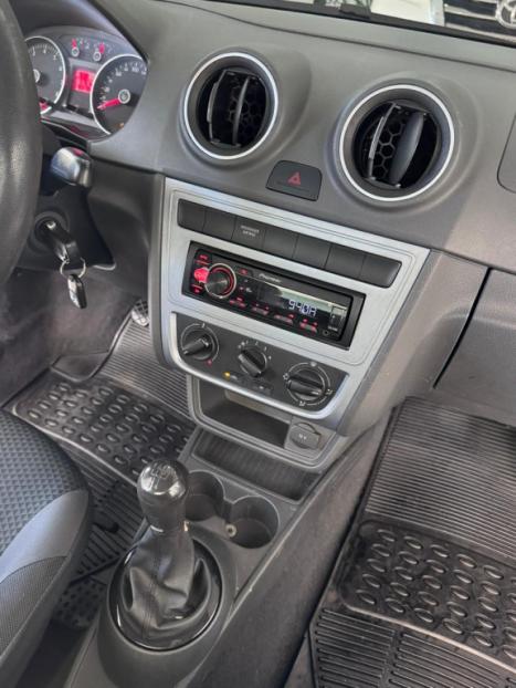 VOLKSWAGEN Saveiro 1.6 G7 ROBUST CABINE DUPLA FLEX, Foto 12