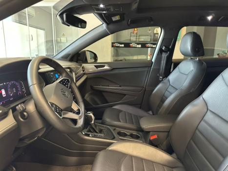 VOLKSWAGEN Taos 1.4 16V 4P FLEX 250 TSI HIGHLINE AUTOM�TICO, Foto 17