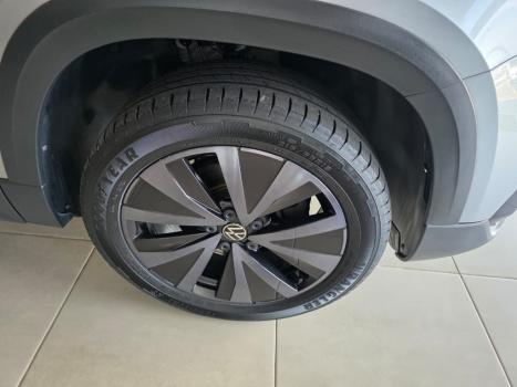 VOLKSWAGEN Taos 1.4 16V 4P FLEX 250 TSI HIGHLINE AUTOMTICO, Foto 15