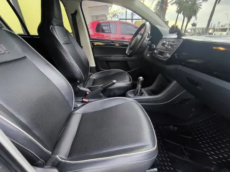 VOLKSWAGEN UP 1.0 12V RED BLACK WHITE FLEX, Foto 4