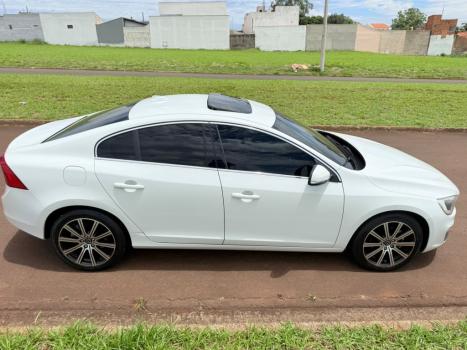 VOLVO S60 2.0 4P T5 DYNAMIC AUTOMÁTICO, Foto 4