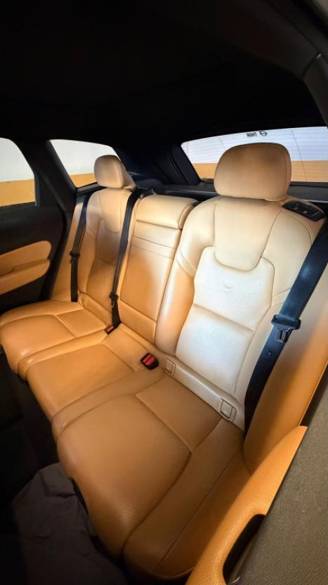 VOLVO XC60 2.0 4P D5 MOMENTUM DIESEL AWD GEARTRONIC, Foto 2