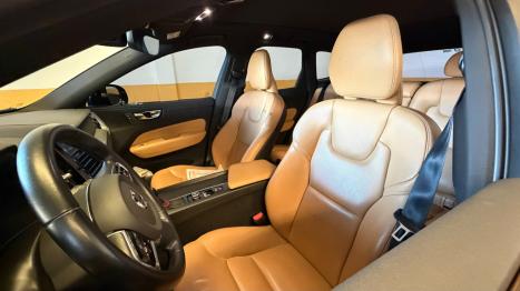 VOLVO XC60 2.0 4P D5 MOMENTUM DIESEL AWD GEARTRONIC, Foto 11
