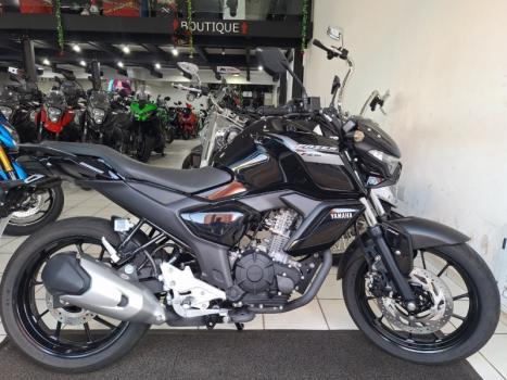 YAMAHA FZ 15 Fazer ABS, Foto 1