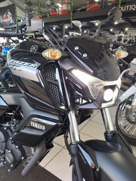 YAMAHA FZ 15 Fazer ABS, Foto 6