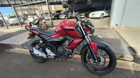 YAMAHA FZ 15 Fazer ABS, Foto 3