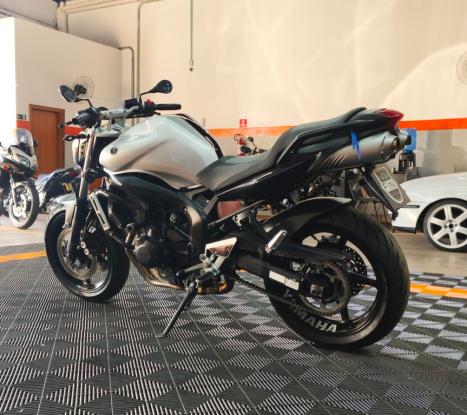 YAMAHA FZ6 Fazer 600 N, Foto 3