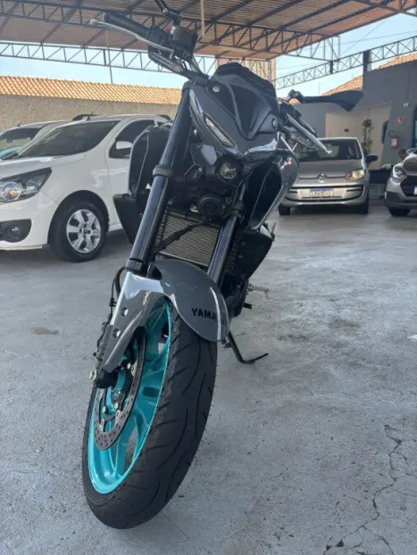 YAMAHA MT-03 300 ABS, Foto 4