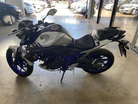 YAMAHA MT-03 300 ABS, Foto 3