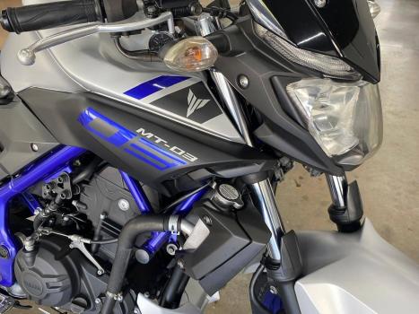 YAMAHA MT-03 300 ABS, Foto 6