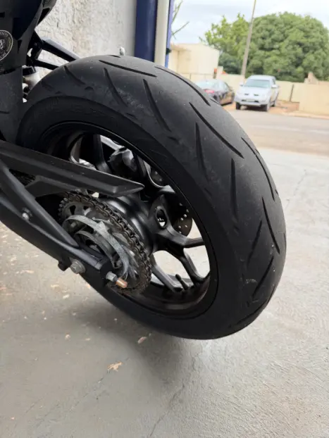 YAMAHA MT-03 300 ABS, Foto 7