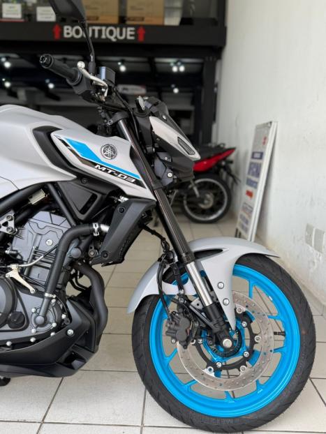 YAMAHA MT-03 300 ABS, Foto 4
