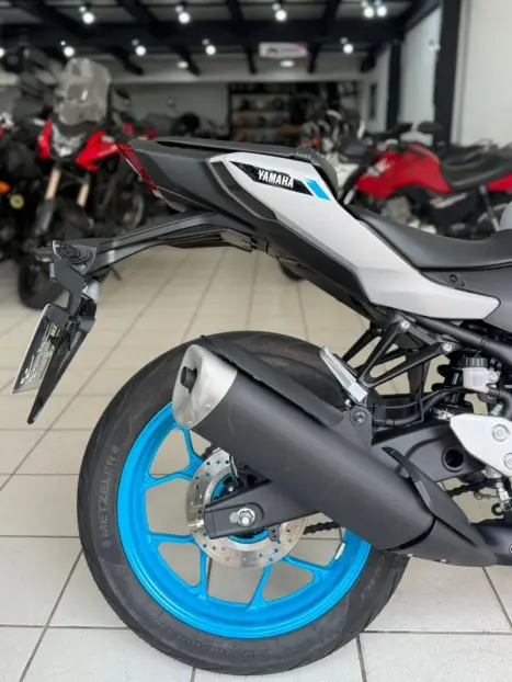 YAMAHA MT-03 300 ABS, Foto 7