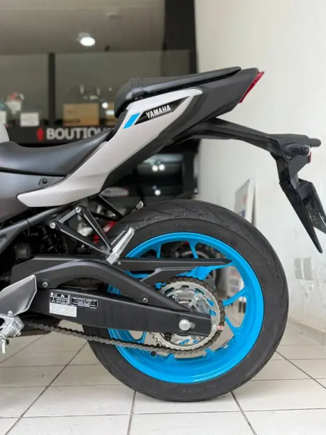 YAMAHA MT-03 300 ABS, Foto 8