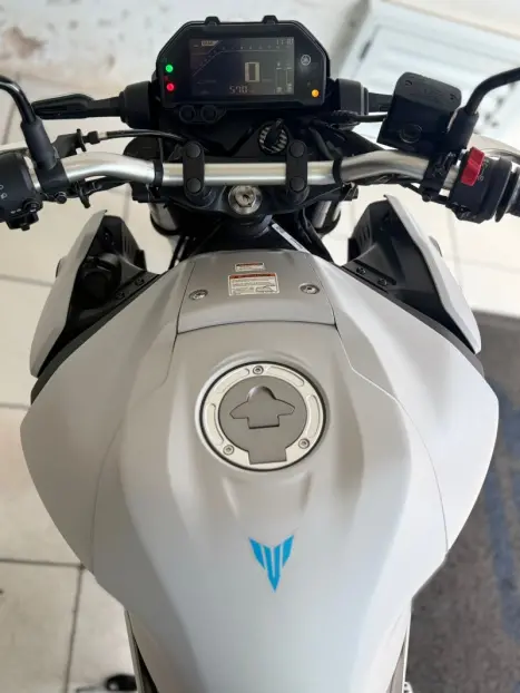 YAMAHA MT-03 300 ABS, Foto 12