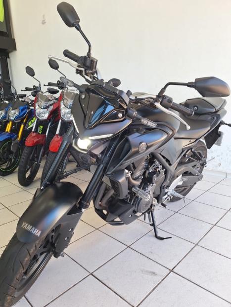 YAMAHA MT-03 300 ABS, Foto 6