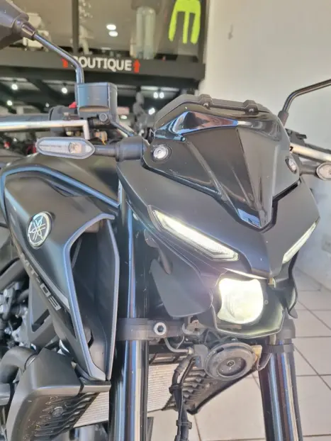 YAMAHA MT-03 300 ABS, Foto 9