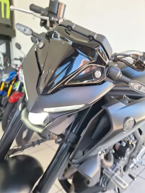 YAMAHA MT-03 300 ABS, Foto 10
