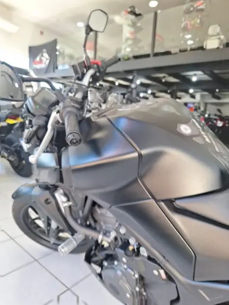 YAMAHA MT-03 300 ABS, Foto 11