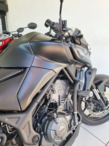 YAMAHA MT-03 300 ABS, Foto 12