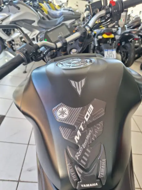 YAMAHA MT-03 300 ABS, Foto 13