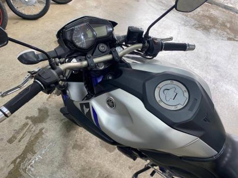 YAMAHA MT-03 300 ABS, Foto 2