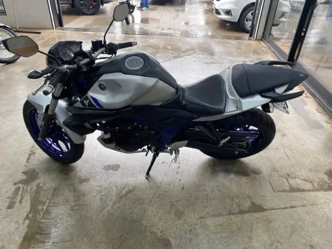 YAMAHA MT-03 300 ABS, Foto 3