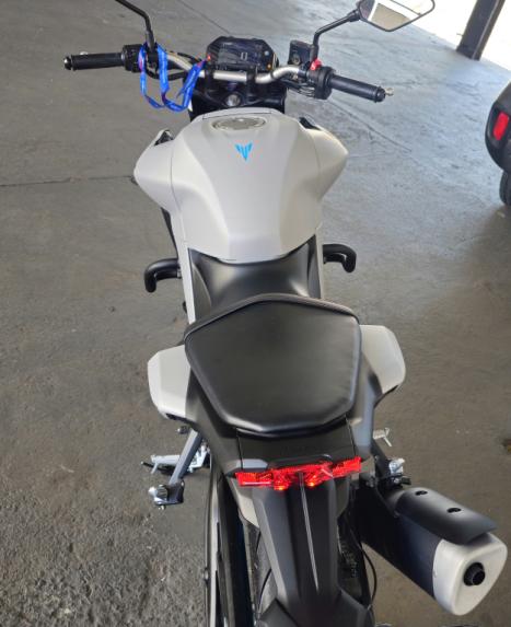 YAMAHA MT-03 300 ABS, Foto 1