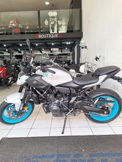 YAMAHA MT-07 700 ABS, Foto 2