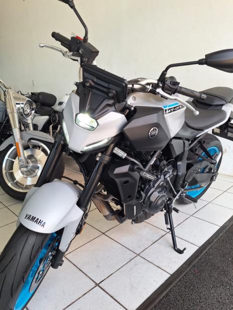 YAMAHA MT-07 700 ABS, Foto 4