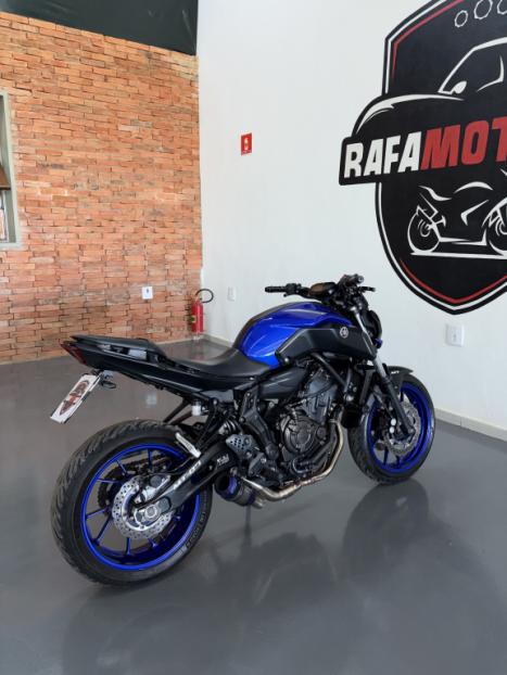 YAMAHA MT-07 700 ABS, Foto 3