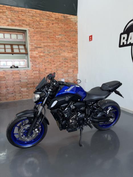 YAMAHA MT-07 700 ABS, Foto 4