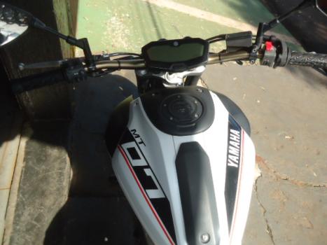 YAMAHA MT-07 700 ABS, Foto 3